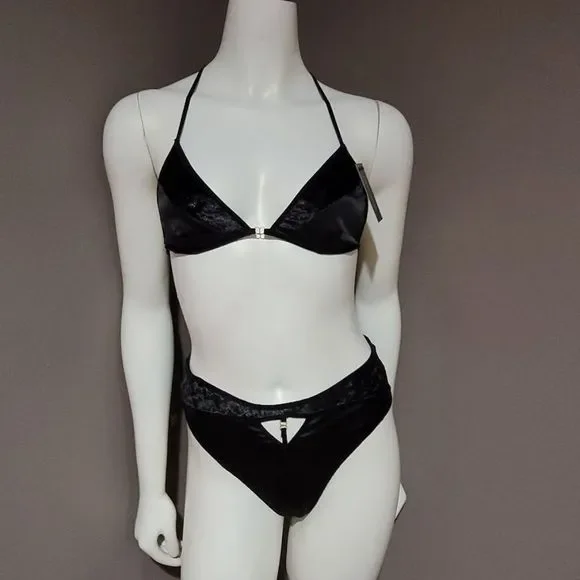 Fredericks of Hollywood Asha Velvet And Lace Lingerie Bra Set  Black - Picture 2 of 15